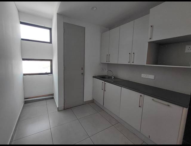 155M² OFFICE TO LET IN FOURWAYS